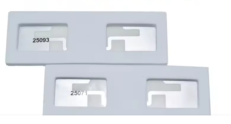 UHF RFID tag s pěnovým podkladem